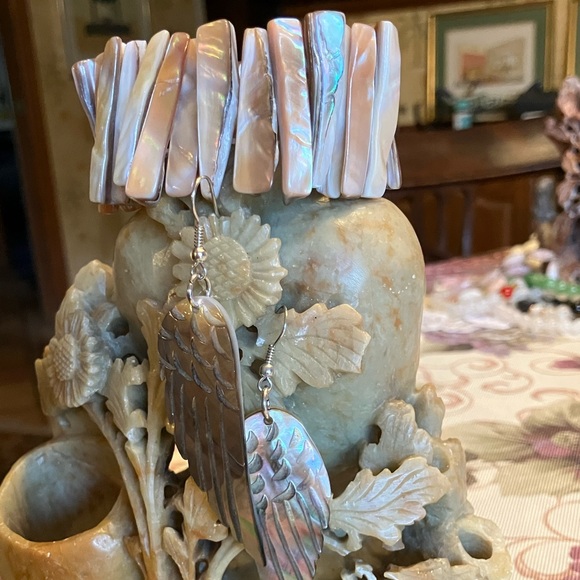 Mother of Pearl Iridescent Wing Earrings in Cream and Pink - Picture 2 of 11